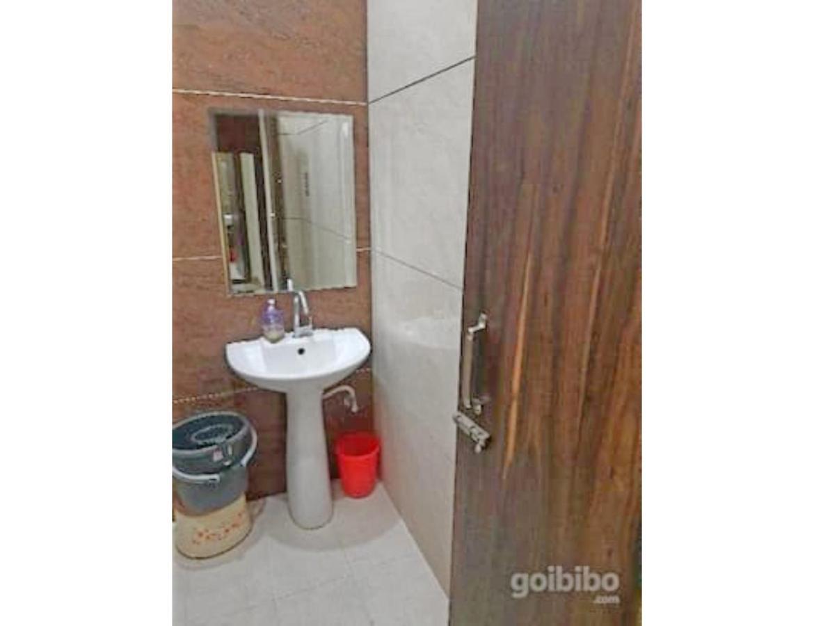 Hotel Basera Guest House, Saharanpur Buitenkant foto