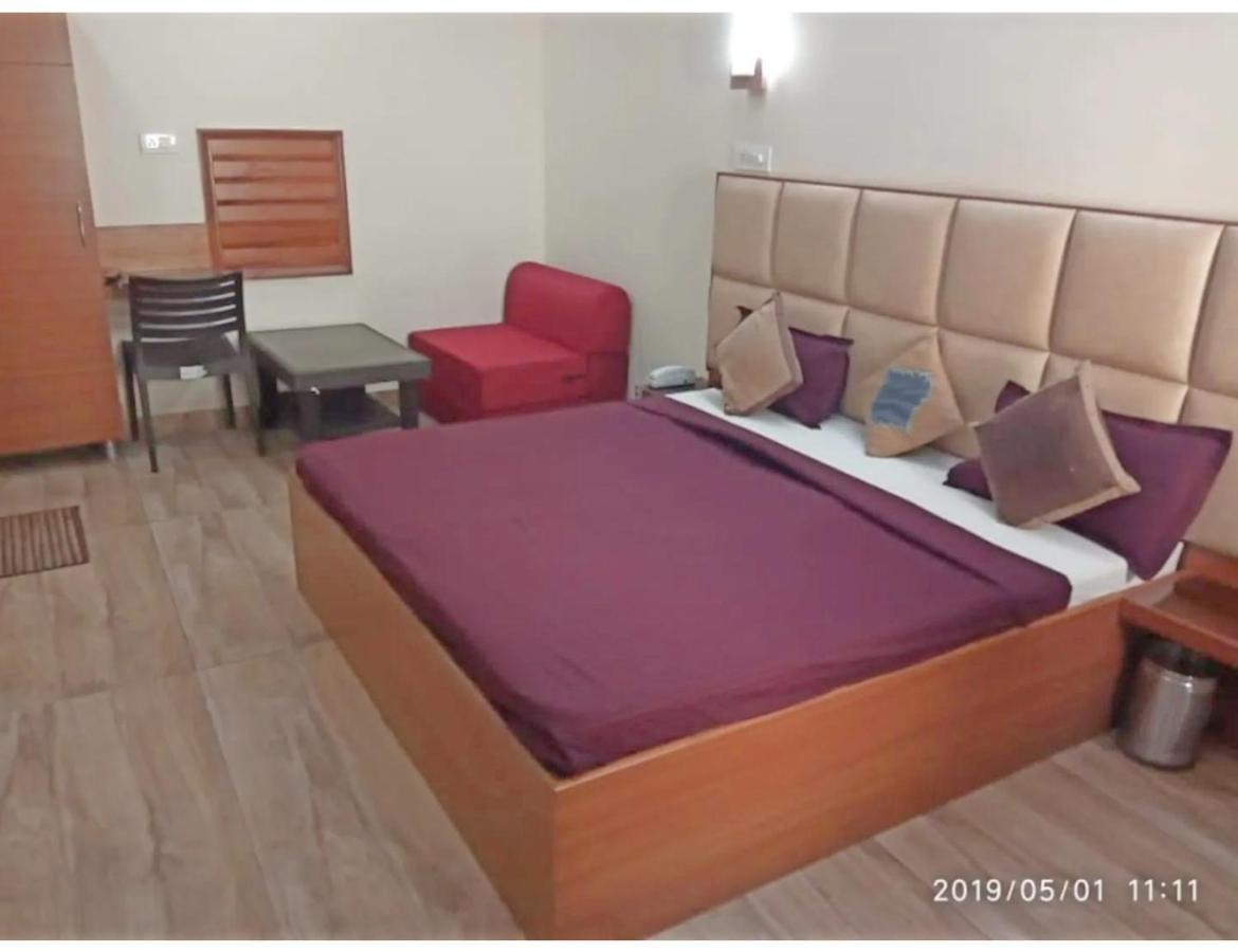Hotel Basera Guest House, Saharanpur Buitenkant foto