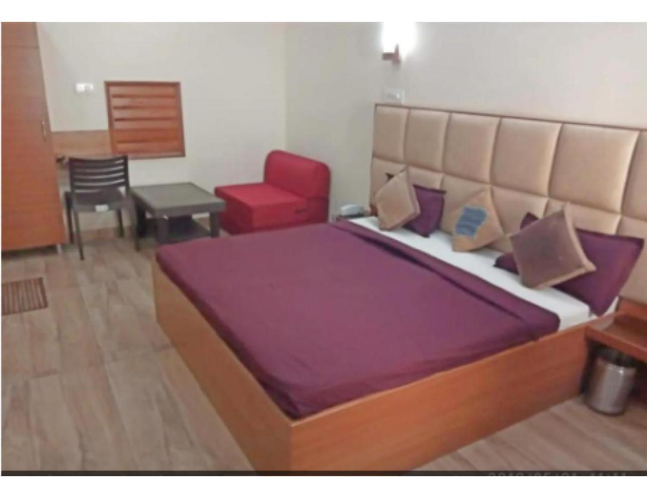 Hotel Basera Guest House, Saharanpur Buitenkant foto