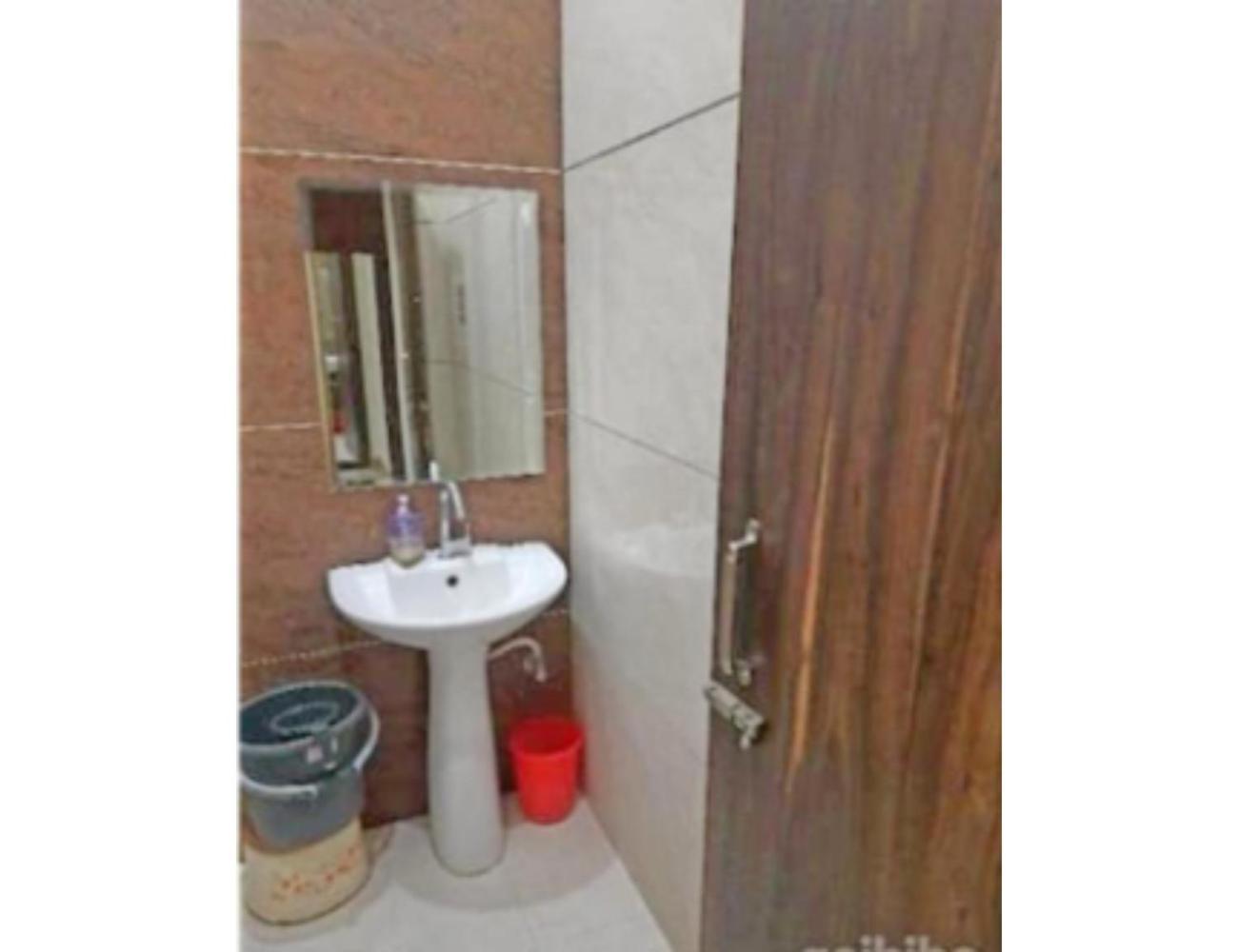 Hotel Basera Guest House, Saharanpur Buitenkant foto