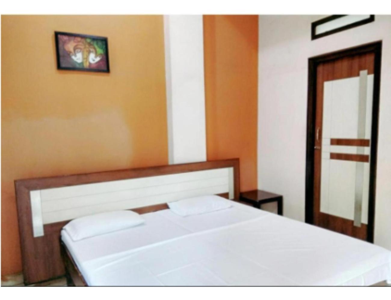 Hotel Basera Guest House, Saharanpur Buitenkant foto